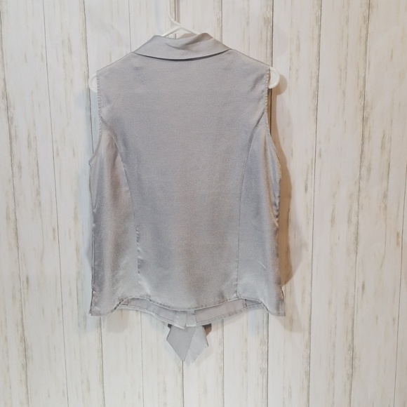 Tahari Sleeveless silver blouse size large - Picture 5 of 5